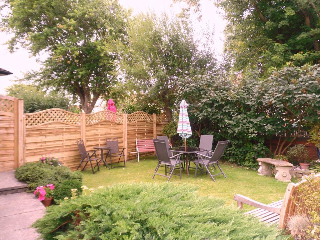 Claremont House Holiday Apartments Лландидно Номер фото